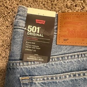 Levi’s 501 original- high rise, straight leg